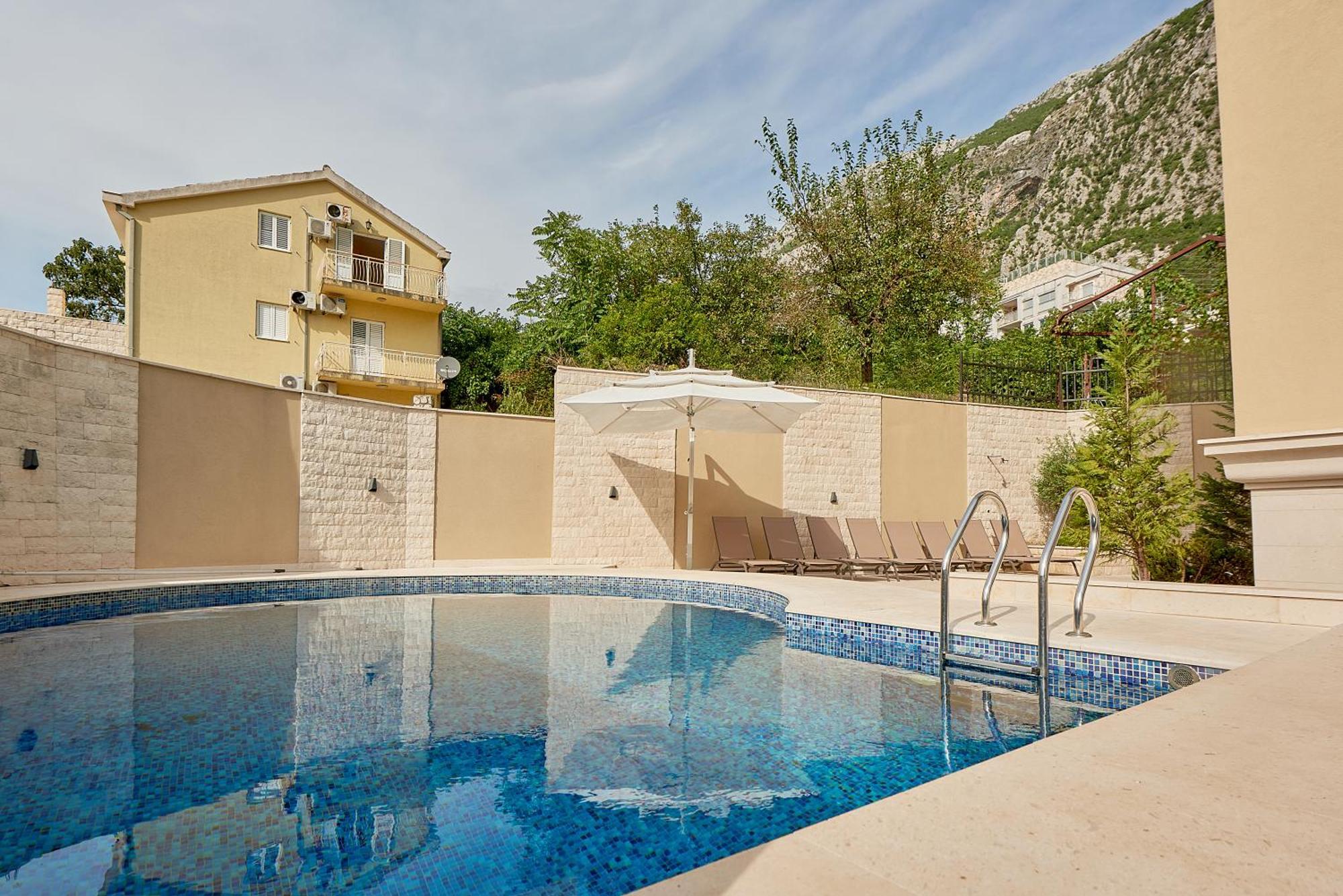 2Montenegro Limeta Apartments With Pool Kotor Eksteriør bilde